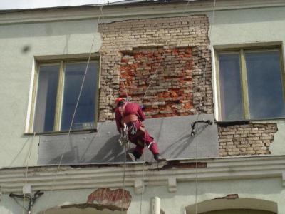 В Севастополе ремонтируют многоквартирные дома